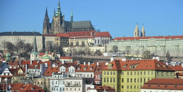Власти Чехии снова закрыли границы для иностранных туристов