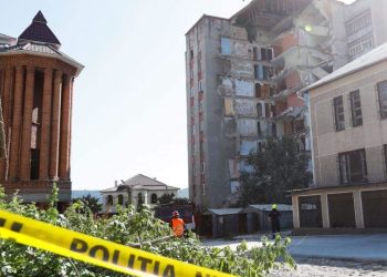 В Атаках начался снос разрушенной многоэтажки