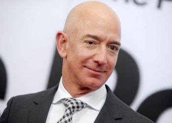 Богатейший человек мира за день потерял почти семь миллиардов долларов