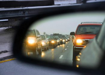 С 1 ноября водители должны в дневное время ездить с включенными фарами