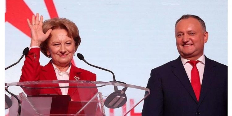 Fiica Zinaidei Greceanîi – președinte al unei secții de votare din Rusia