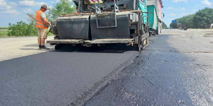 Implementarea programului național „Drumuri bune pentru toți” întârzie la Glodeni. Ce spun primarii din acest raion