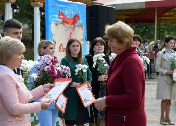 Ziua Profesorului, sărbătorită la Orhei: Dascălii au avut parte de un program special, pregătit de elevi și de autoritățile locale. Ilan Șor a adus cuvinte de recunoștință | VIDEO