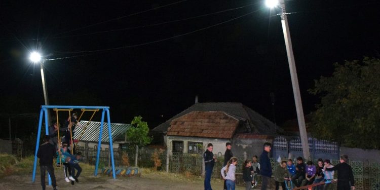 Echipa lui Ilan Șor a aprins luminile și pe străzile din satul Vîprova din raionul Orhei