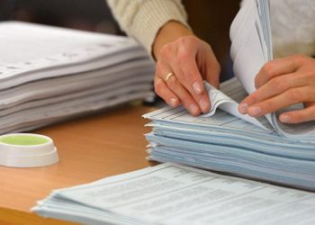 Alegătorii, îndemnați să verifice corectitudinea listelor electorale. Cum pot face asta | VIDEO