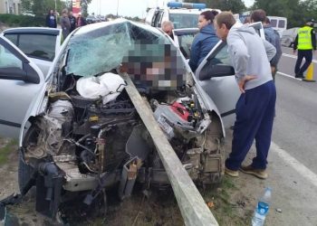 ДТП в Теленештах: Металлический отбойник насквозь проткнул автомобиль