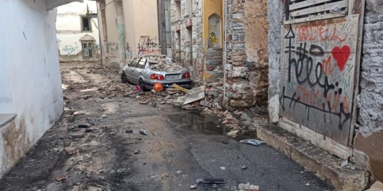 На греческом острове Самос на полгода ввели режим ЧП из-за землетрясения