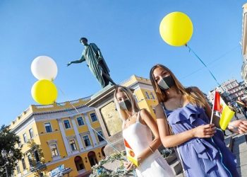 В Украине четвертый день подряд рекорд по COVID-19