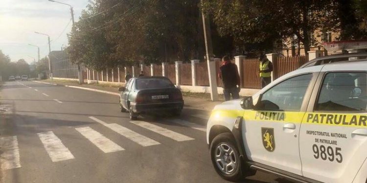 O fetiță din Hîncești, lovită chiar pe trecerea de pietoni din fața școlii sale