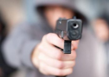 Împușcături ca în filmele cu gangsteri, chiar în centrul Chișinăului. Un bărbat, transportat la spital | VIDEO