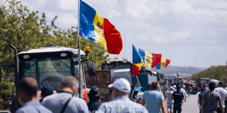 „Autoritățile le-au spus că nu sunt bani!” Fermierii susțin că sunt ignorați și sunt gata să reia protestele și să blocheze drumurile | VIDEO