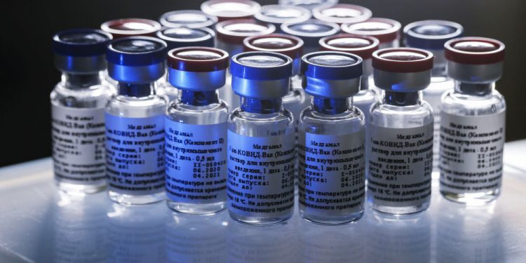 Dodon dă asigurări că vaccinul rusesc va ajunge în Moldova până la sfârșitul anului, chiar și fără acreditarea OMS. Cât va costa