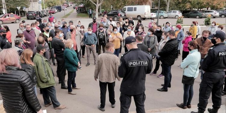 Cod Roșu la Cimișlia. Mai mulți agenți economici protestează în centrul orașului