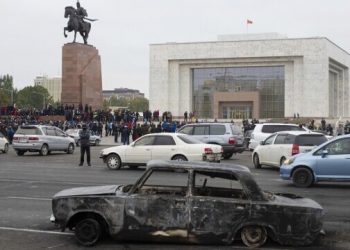 Stare de urgenţă în Kârgâzstan. Preşedintele a trimis armata pe străzile din capitală