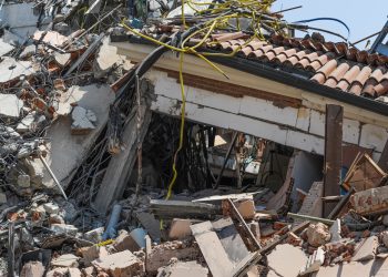 Un cutremur puternic, cu magnitudinea 7, a afectat Grecia şi Turcia. 4 morți, 120 de răniți, 20 de clădiri s-au prăbuşit