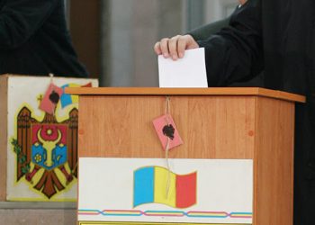 Din ce cauză alegătorii din două localități din Moldova își vor vota președintele în corturi | VIDEO