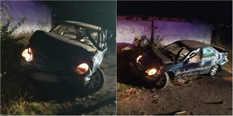 Accident tragic aproape de miezul nopții. O mașină s-a răsturnat, iar șoferul a fost „aruncat” la 20 de metri