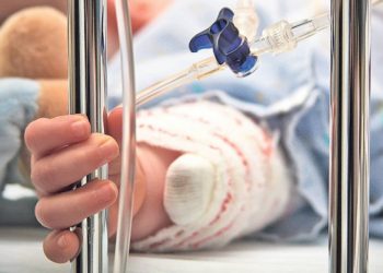 Căușeni: O fetiță de 3 anișori a suportat arsuri în timp ce bunica conserva pentru iarnă