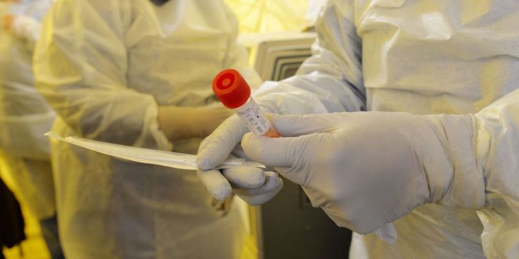 Pandemia în lume: Restricțiile în UE se înăspresc, China raportează cazuri asimptomatice, un vaccin dezvoltat în Israel va intra în teste clinice | VIDEO