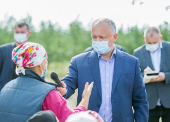 Usatîi: Un șef adjunct din paza lui Dodon are COVID-19. Președintele refuză să facă testul, deoarece este sigur că va fi pozitiv