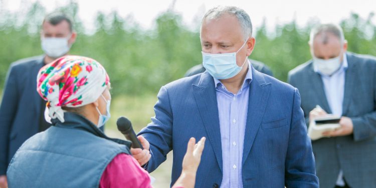 Usatîi: Un șef adjunct din paza lui Dodon are COVID-19. Președintele refuză să facă testul, deoarece este sigur că va fi pozitiv