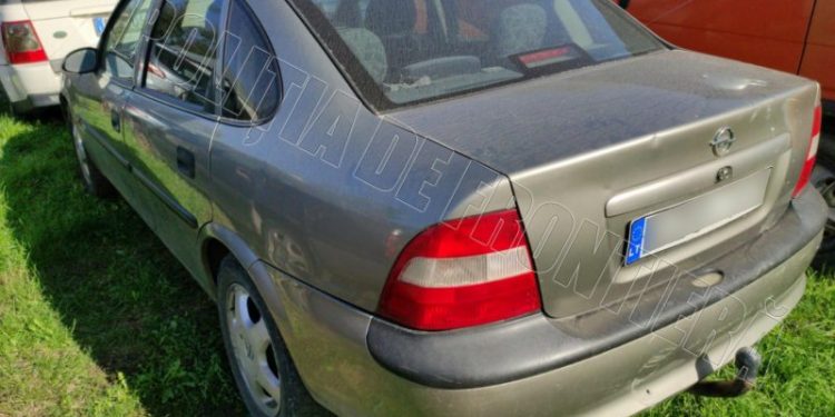 Un conațional a fost reținut la volanul unui autoturism cu acte expirate | FOTO