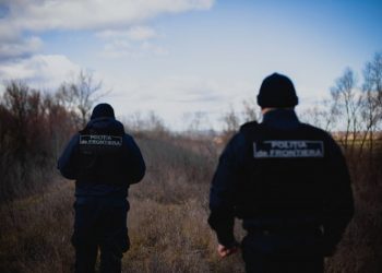 O femeie, reținută în toiul nopții după ce a traversat ilegal frontiera. Încerca să se salveze de concubin