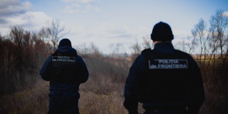 O femeie, reținută în toiul nopții după ce a traversat ilegal frontiera. Încerca să se salveze de concubin