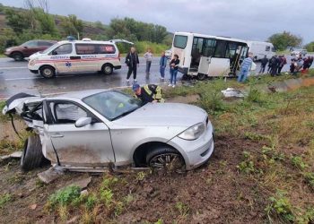 Accident înfiorător la Ialoveni: Un BMW s-a izbit într-un microbuz cu pasageri. O persoană a decedat, șapte au fost rănite