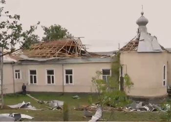 Dezastrul lăsat de ploi și vânt la Boșcana: Gospodăriile oamenilor și biserica satului, construită timp de 25 de ani, distruse în câteva minute | VIDEO