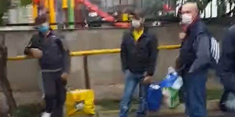 Ajutor umanitar, la pachet cu pliante electorale ale lui Igor Dodon. Pentru „darea de seamă” beneficiarii semnau într-o listă