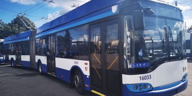 Cele cinci troleibuze articulate din Belarus au ajuns la Chișinău. Cum arată acestea