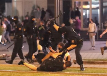 Poliţia din Belarus a arestat sute persoane în timpul protestelor de duminică de la Minsk