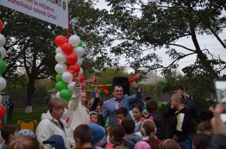 Echipa lui Ilan Șor a inaugurat la Chiperceni și Susleni, raionul Orhei, două terenuri de joacă pentru copii