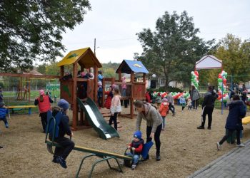 Echipa lui Ilan Șor a inaugurat la Chiperceni și Susleni, raionul Orhei, două terenuri de joacă pentru copii