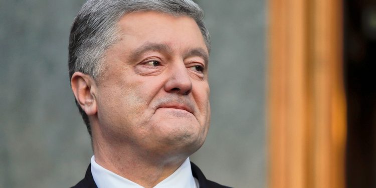 Экс-президента Украины Петра Порошенко госпитализировали с коронавирусом