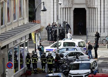 Во Франции объявлен максимальный уровень террористических угроз: Два человека были обезглавлены и ещё несколько пострадали от ножевых ранений | VIDEO