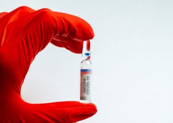 Oficial OMS: Tinerii s-ar putea să nu primească vaccinul împotriva COVID-19 până în 2022