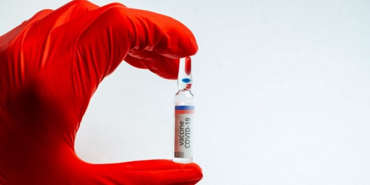 Oficial OMS: Tinerii s-ar putea să nu primească vaccinul împotriva COVID-19 până în 2022