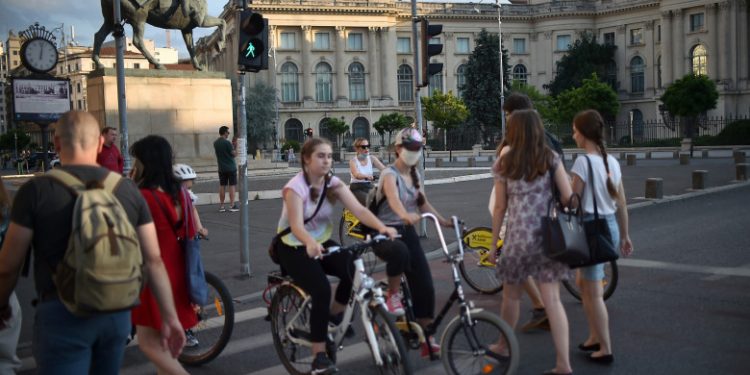 Numărul noilor infectări cu coronavirus crește dramatic în Europa. În tot mai multe țări se discută despre carantina totală