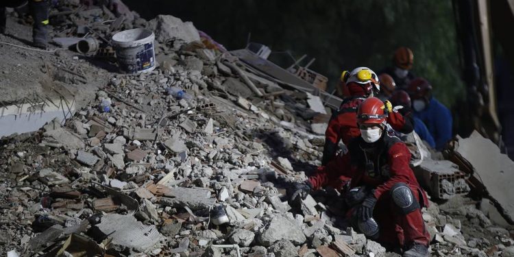 Землетрясение в Турции: Число погибших возросло до 79