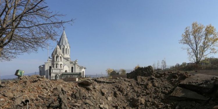 Конец войны в Карабахе. Пашинян договорился о мире с Алиевым и Путиным, в регион введут российских миротворцев