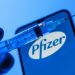 Выход на рынок COVID-вакцины от Pfizer откладывается