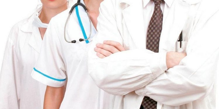 Парламент единогласно принял законопроект партии «ШОР» о защите врачей