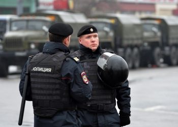 В Петербурге мужчина захватил в заложники детей