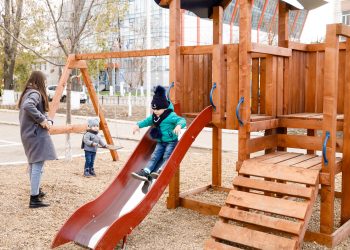 Усилиями депутатов Платформы «За Молдову» всего за месяц обустроена уже третья современная игровая площадка | VIDEO