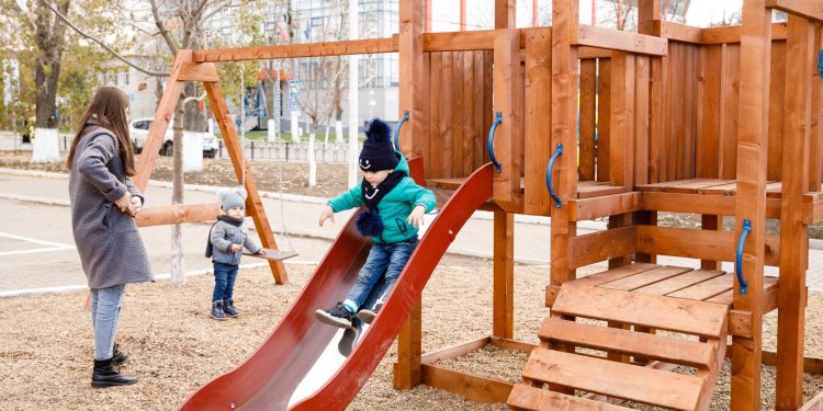 Усилиями депутатов Платформы «За Молдову» всего за месяц обустроена уже третья современная игровая площадка | VIDEO