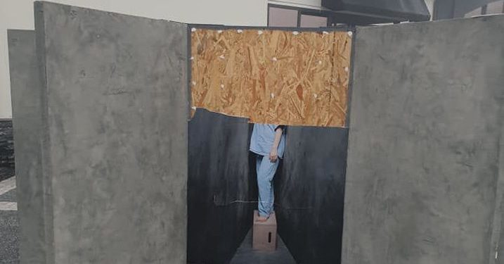 В столице от рук вандалов в третий раз пострадала фото врачей, борющихся с COVID-19