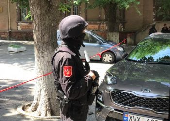 Alertă cu bombă la Judecătoria Chișinău, sediul Buiucani: Angajații și cetățenii care se aflau în incinta clădirii, evacuați