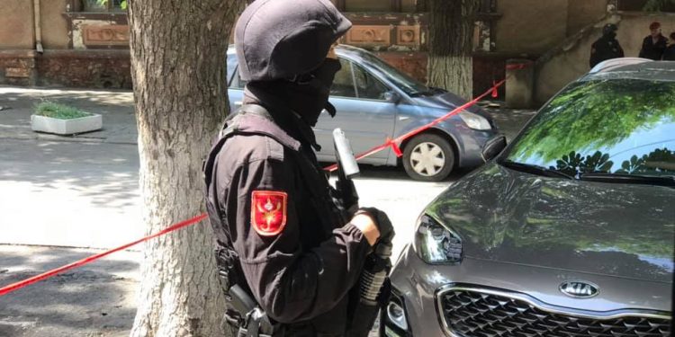 Alertă cu bombă la Judecătoria Chișinău, sediul Buiucani: Angajații și cetățenii care se aflau în incinta clădirii, evacuați